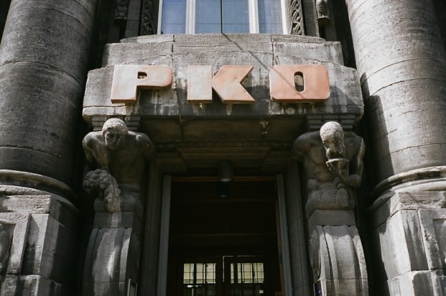 Na koniec marca 2010 r. BGK posiadał 10,25 proc. kapitału PKO BP /Agencja SE/East News