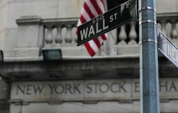 Na koniec sesji na Wall Street indeksy znalazły się na plusach /AFP