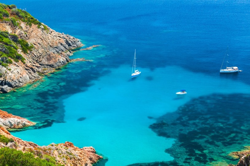 Na Korsyce jest pięknie, ale śmieci w oceanach są wszędzie /123RF/PICSEL