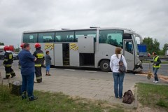 Na krajowej „jedynce” autobus zderzył się z tirem