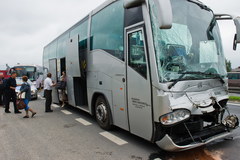 Na krajowej „jedynce” autobus zderzył się z tirem