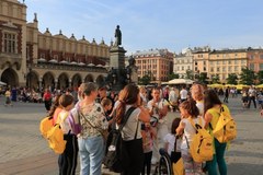 Na krakowskim rynku. Dzieciaki z Inowrocławia w stolicy Małopolski 