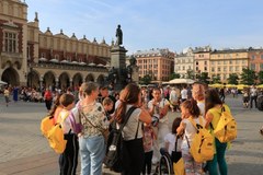 Na krakowskim rynku. Dzieciaki z Inowrocławia w stolicy Małopolski 