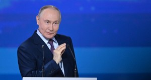 Na Kremlu strzelają korki od szampana. "Wkładamy pieniądze w kieszeń naszym wrogom"