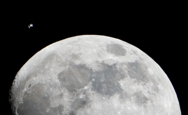 Na Księżycu mogło być kiedyś życie. I nie chodzi o astronautów programu Apollo...