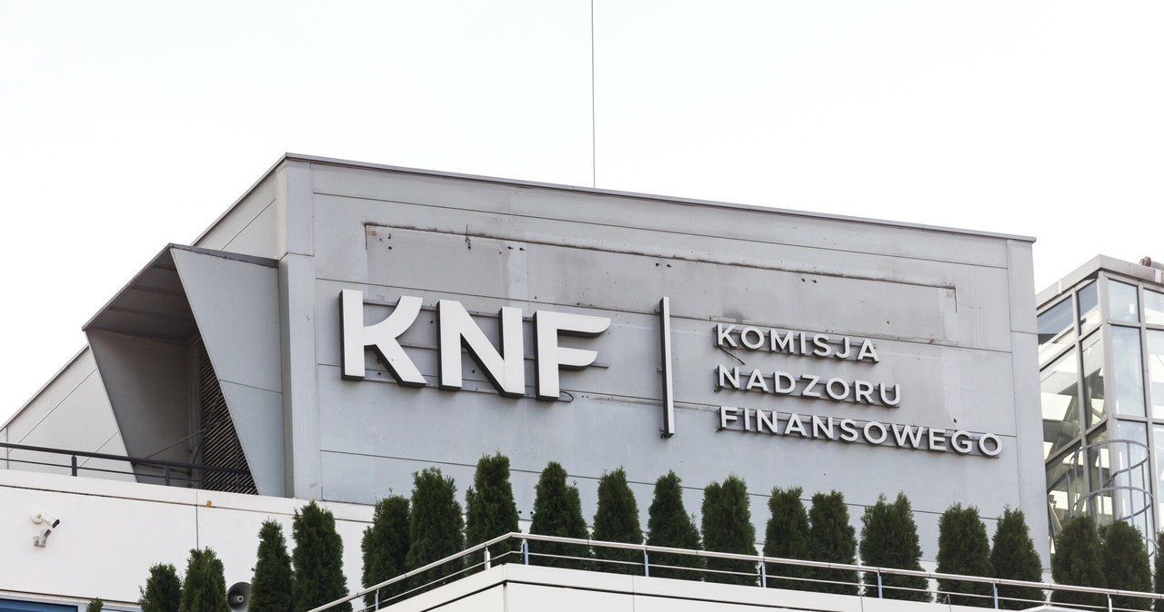 Na listę ostrzeżeń KNF wpisano dziewięć kolejnych firm /ARKADIUSZ ZIOLEK /East News