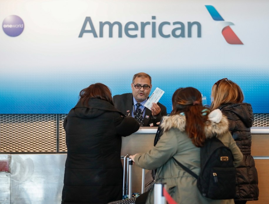 Na lotniskach utknęły jednak tysiące pasażerów /Kamil Krzaczyński /PAP/EPA