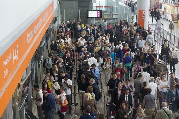 Na lotnisku Okęcie panował chaos... Fot. Andrzej Hulimka /Reporter