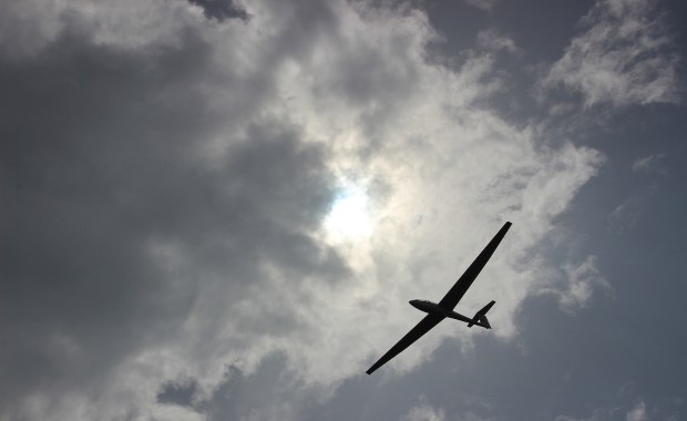 Na lotnisku rozbił się szybowiec. Pilot się katapultował