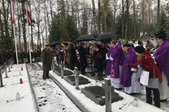 Na Łotwie poświęcono odnowione nagrobki polskich bohaterów
