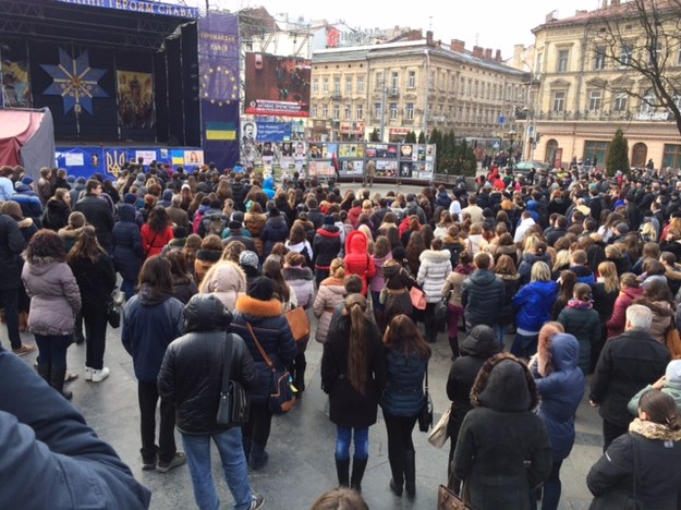 Na lwowskim Majdanie zebrało się kilkaset osób /Krzysztof Kot /RMF FM