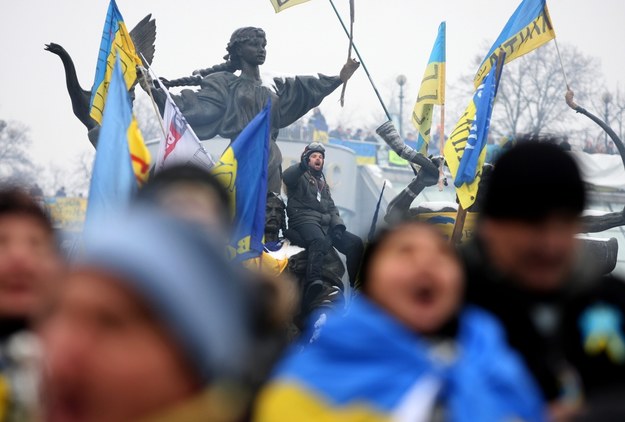 Na Majdanie wciąż protestują tysiące Ukraińców /ZURAB KURTSIKIDZE /PAP/EPA