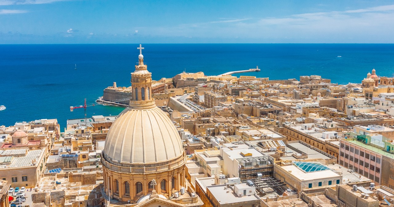 Na Malcie w marcu termometry często pokazują około 20 stopni Celsjusza. /123RF/PICSEL