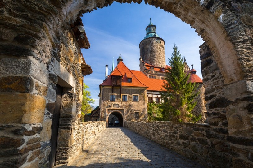 Na mapie Polski jest wiele miejsc z upiorną historią, które noszą dziś miano "nawiedzonych" /123RF/PICSEL