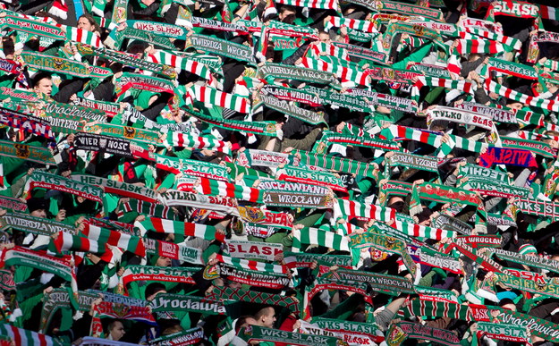 Na meczu Śląsk - Legia zjawiło się 32 tysiące widzów. Ponad 10 tysięcy miejsc pozostało wolnych /PAP