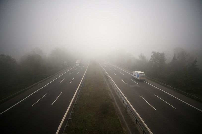 Na mgłę nie ma mocnych. Nie pomogą żadne światła /Getty Images