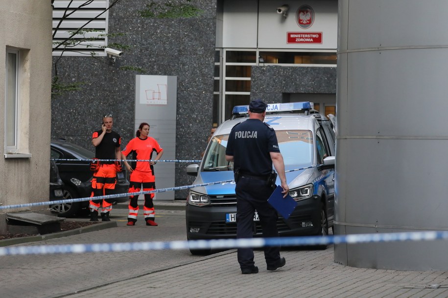 Na miejsce przywieziono również robota do wykrywania materiałów pirotechnicznych /Paweł Supernak /PAP