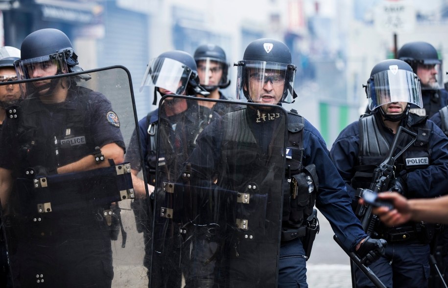 Starcia w podparyskich obozowiskach Romów. Są ranni