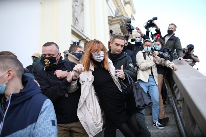 Na miejscu interwencja "strażników kościoła" /Andrzej Iwańczuk /Reporter