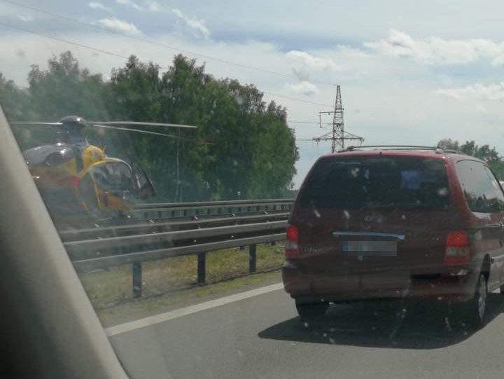 Na miejscu karambolu wylądował śmigłowiec Lotniczego Pogotowia Ratunkowego /Słuchacz Adam /Gorąca Linia RMF FM