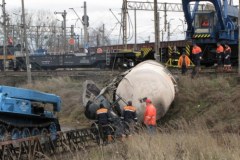 Na miejscu pożaru w Białymstoku trwa usuwanie cystern