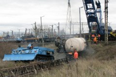 Na miejscu pożaru w Białymstoku trwa usuwanie cystern