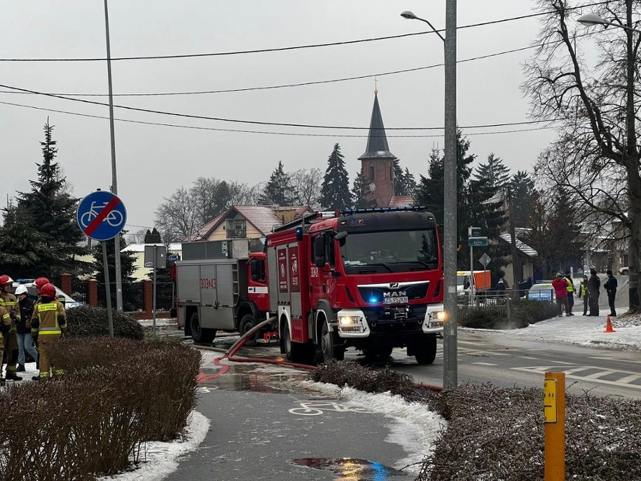 Na miejscu pracują m.in. cztery zastępy straży pożarnej /KW PSP w Szczecinie /