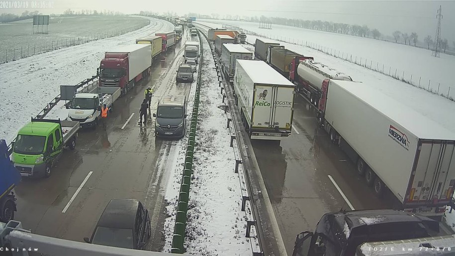 Na miejscu tworzą się korki /GDDKiA /