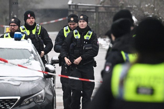 Na miejscu wciąż jest wielu policjantów. /FILIP SINGER /EPA