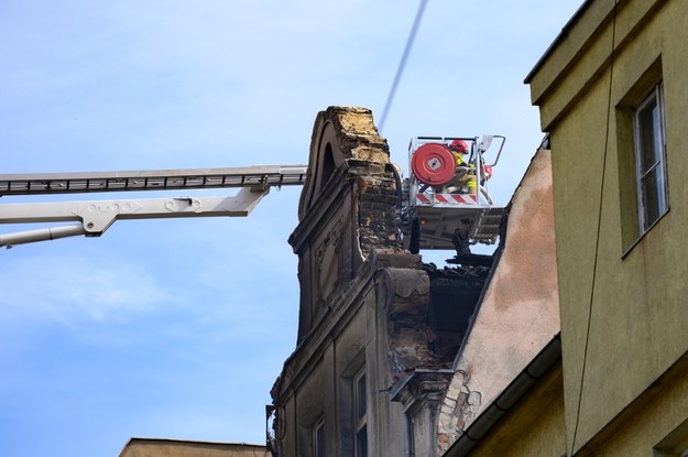 Na miejscu wciąż pracują strażacy /Jakub Kaczmarczyk /PAP/EPA