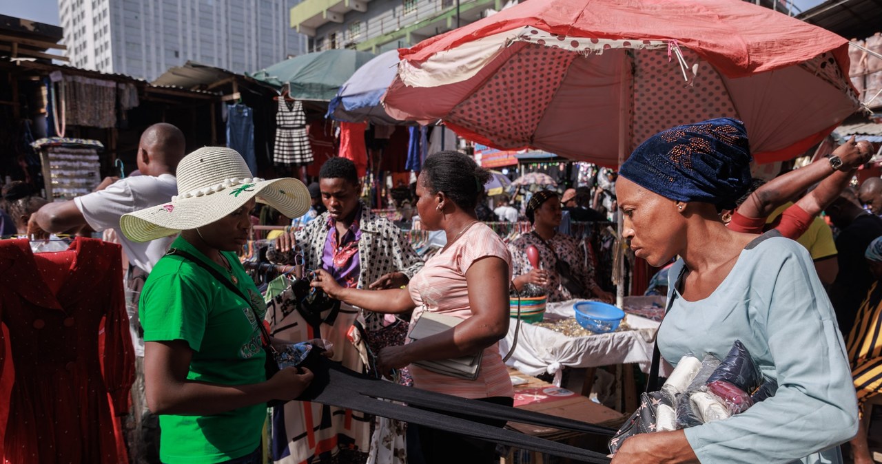 Na miejskich targowiskach w Lagos nastroje przed świętami są ponure /AFP