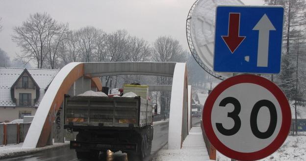 Na moście obowiązuje ograniczenie do 30 km/h. Wkrótce ma być ruch wahadłowy /RMF