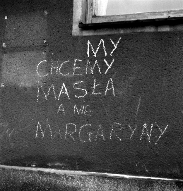 Na murach szczecińskich budynków protestujący wypisywali hasła. "My chcemy masła, a nie margaryny" to jedno z nich /Andrzej Witusz /PAP