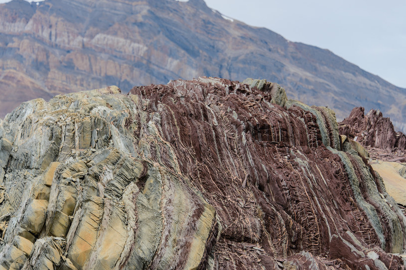 Na największej wyspie świata można znaleźć skały, których wiek szacuje się aż w miliardach lat /123RF/PICSEL