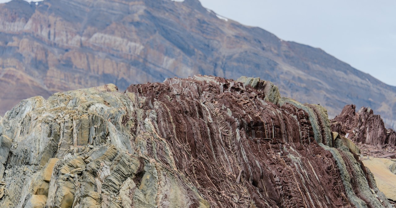Na największej wyspie świata można znaleźć skały, których wiek szacuje się aż w miliardach lat /123RF/PICSEL