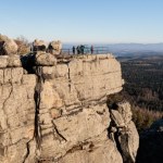 Szczeliniec Wielki Na najwyższy szczyt Gór Stołowych prowadzi 680 schodów. Widok przyprawia o zawrót głowy