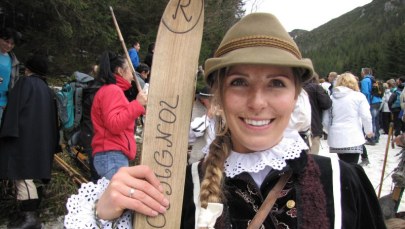 Na nartach w stylu retro po wielkanocne jajo. Tak bawią się w Zakopanem!