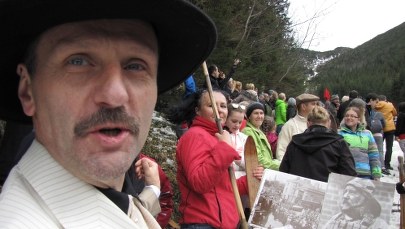 Na nartach w stylu retro po wielkanocne jajo. Tak bawią się w Zakopanem!