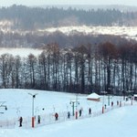 Na narty tylko w góry? Na Mazurach też możesz szusować na prawdziwym stoku