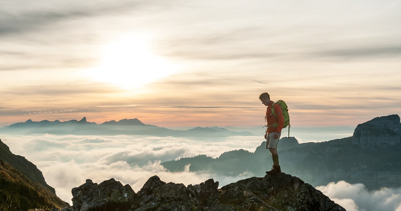 Na Niederhorn możemy dostać się pieszo, srebrną koleją linowo-terenową i kolejką gondolową /Switzerland Tourism