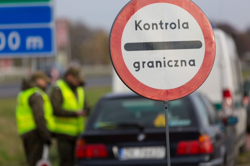 Na nielegalnym rynku wzięciem cieszą się zwłaszcza polskie wizy wjazdowe /Robert Stachnik /East News