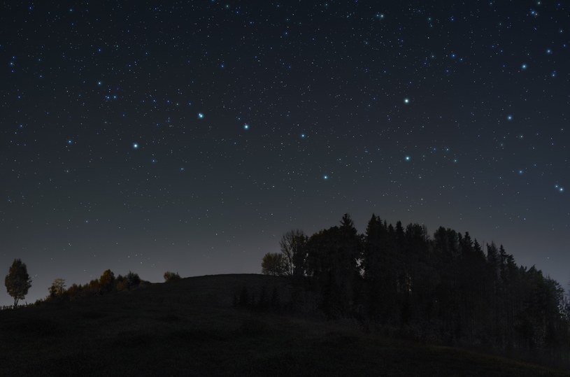 Na nocnym niebie nieraz rozgrywa się niezwykły spektakl /123RF/PICSEL