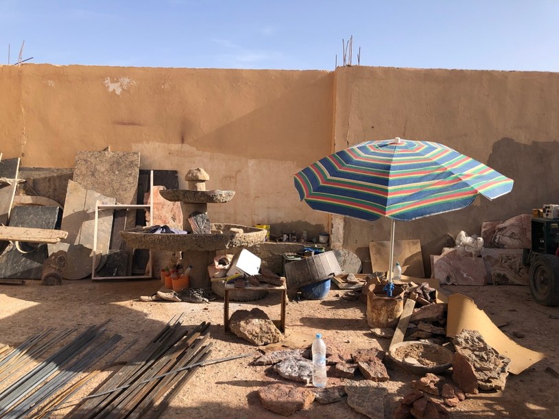 Na obrzeżach Sahary funkcjonują liczne zakłady kamieniarskie /archiwum prywatne