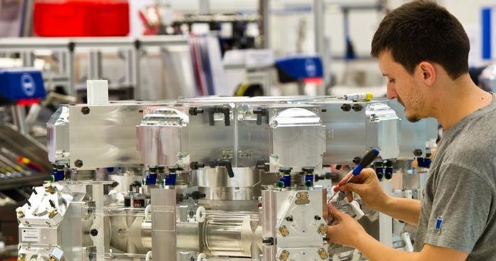 Na obsadzenie czeka w Niemczech ponad milion miejsc pracy. To rekord. Nadal wielkim wzięciem cieszą się inżynierowie /Deutsche Welle