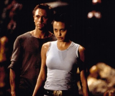 Na oferty z Hollywood Craig nie musiał czekać zbyt długo. Już rok po występie w "Głosach" aktor dostał propozycję niewielkiej roli w ekranizacji komputerowej gry o przygodach Lary Croft. Gwiazdą "Tom Raidera" była Angelina Jolie, Craig udowodnił jednak, że potrafi odnaleźć się również w wysokobudżetowym kinie akcji.

 