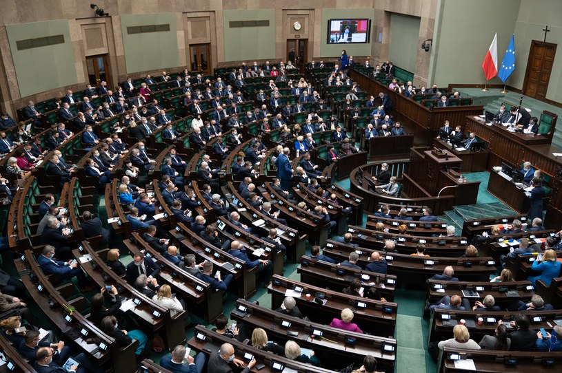 Na ostatnim posiedzeniu przed wakacjami i wyborami Sejm przyjął ponad 30 ustaw /Mateusz Włodarczyk /AFP