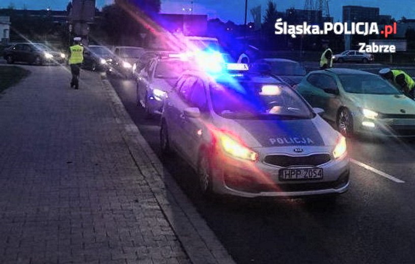Na parking "udaremnić nielegalne wyścigi" przyjechali policjanci z całego województwa śląskiego /Informacja prasowa