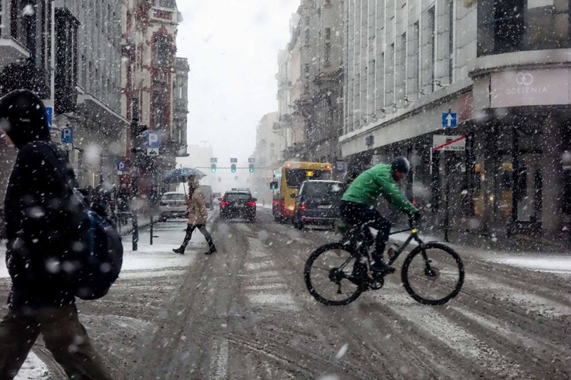 Na piątek prognozowane jest ochłodzenie i opady śniegu oraz deszczu ze śniegiem, zdjęcie ilustracyjne /Piotr Kamionka /Reporter