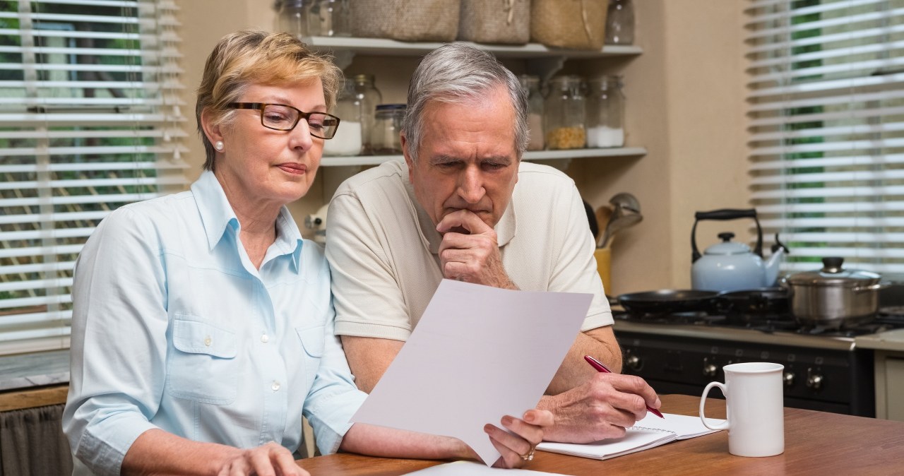 Na pierwszy rzut oka ponowne przeliczenie może wydawać się ryzykowne, ale ZUS uspokaja, że świadczenie nie może zostać obniżone. /123RF/PICSEL