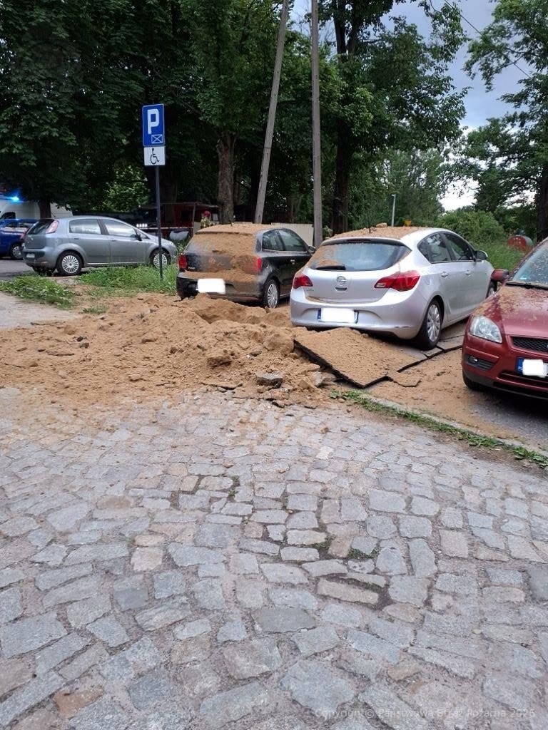 Na pierwszy rzut oka sytuacja wyglądała jak mini-erupcja piaskowego wulkanu /KM PSP w Łodzi /Materiały prasowe